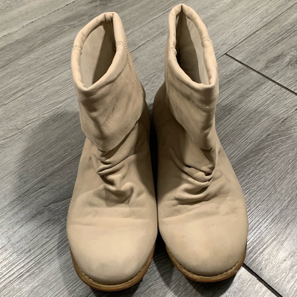 EMU Australia Cream Slouchy Leather Round Toe Ankle Boots size 10 - Picture 1 of 11